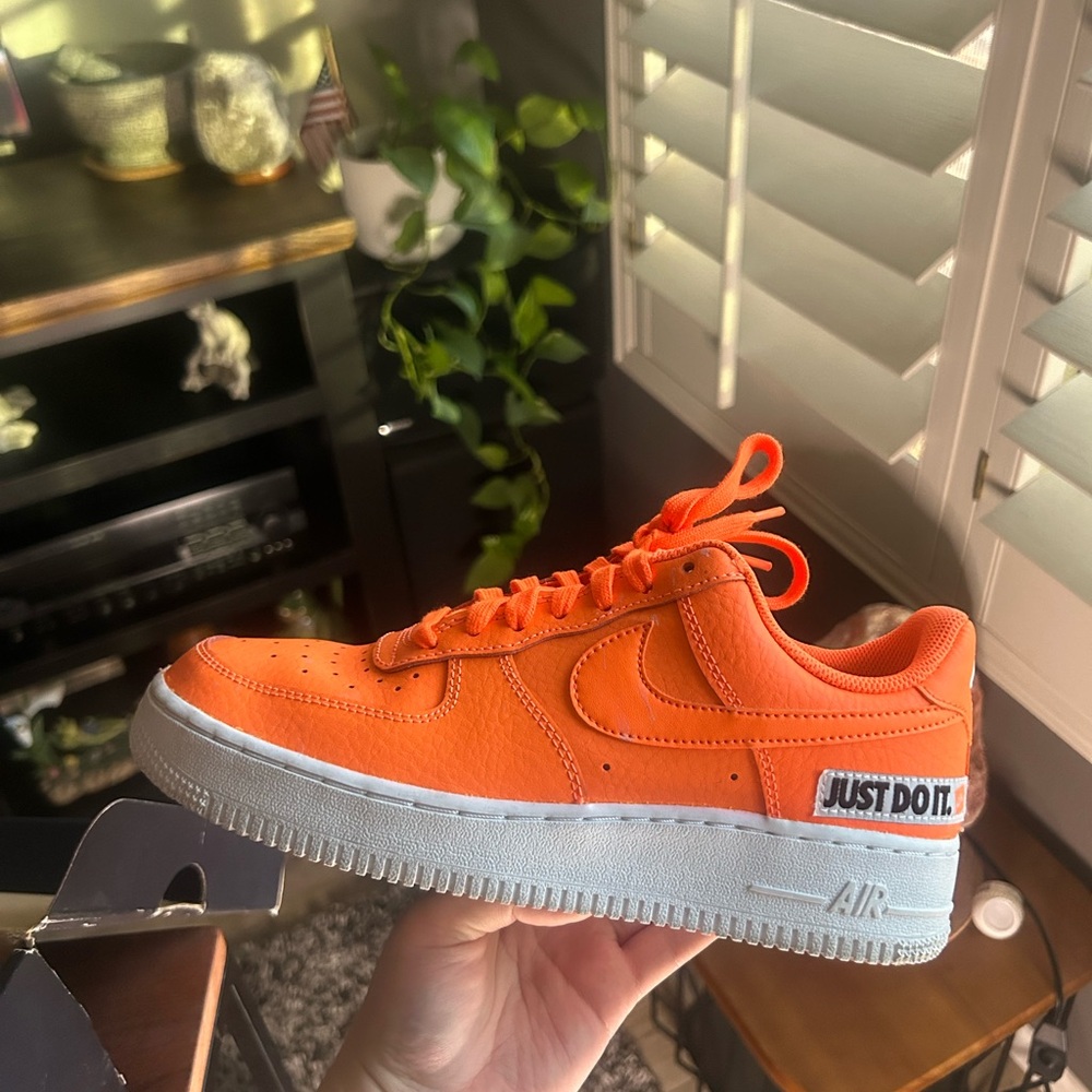 Air Force 1 07 LV8 Total Orange